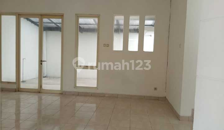 For sale: 2-story house in a safe and comfortable environment within the Ifolia Cluster. 032 2