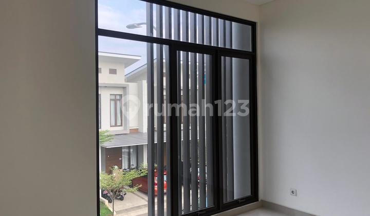 Disewakan Rumah Lebar 10 Posisi Depan Taman & Dekat Club House Jgc, Cakung, Jakarta Timur, 015