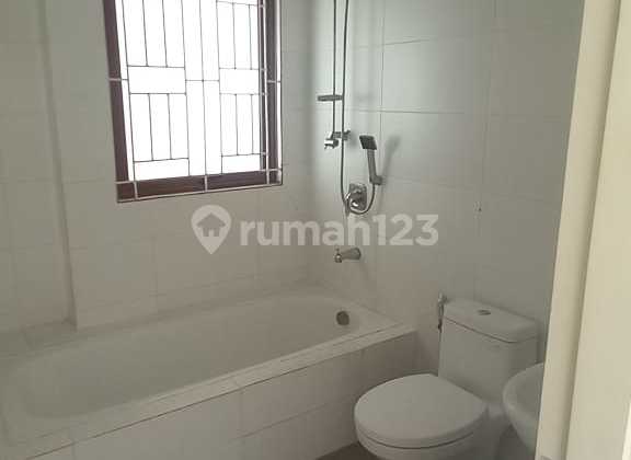 Disewakan Rumah Modern Siap Huni Cluster Zebrina, Cakung, Jakarta Timur, 006 2