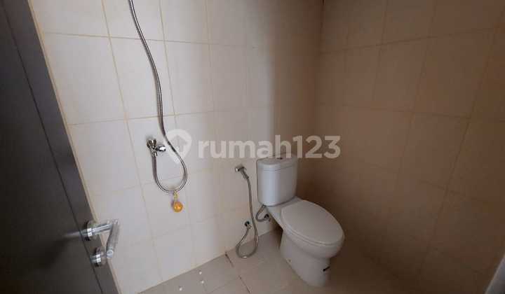 Price Drop!!! Selling Modern 2-Story House with SHM in Shinano Cluster, Cakung, East Jakarta, 030 2