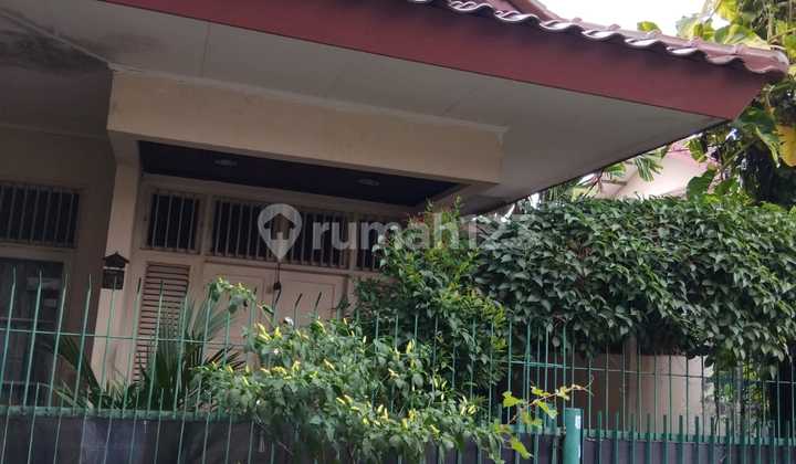 Di Jual Rumah Hoek Siap Huni 2