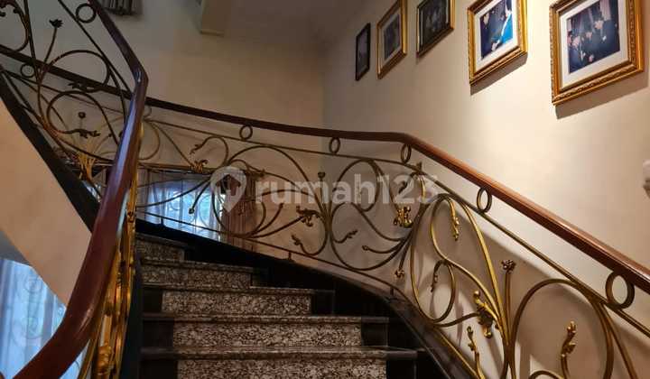 Di Jual Rumah Siap Huni 2.5 Lantai Furnished 2