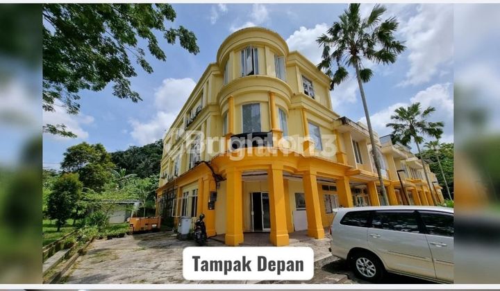 FOR SALE 3-STORY SHOPHOUSE CITRALAND CITY SAMARINDA 1