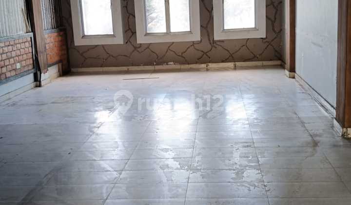 Three-Story Mahkota Raya Shop House, Strategic Location, Facing Batam Centre Road.