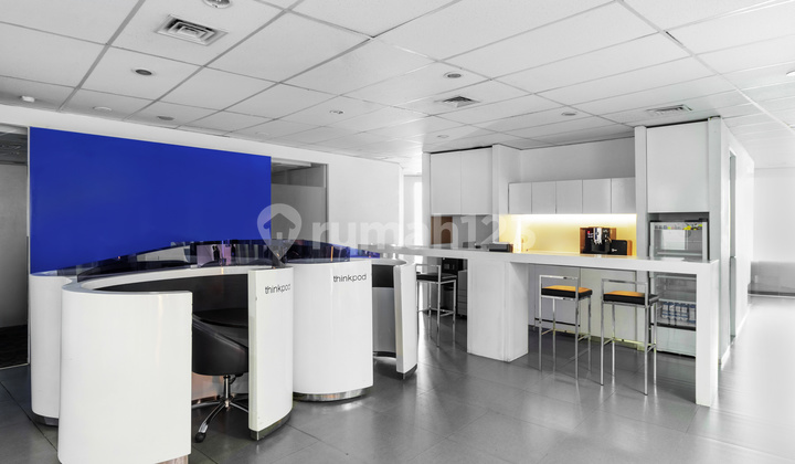 Ruang kantor pribadi berlayanan lengkap untuk Anda dan tim di Regus Forum Nine_3 Workstations Office 7