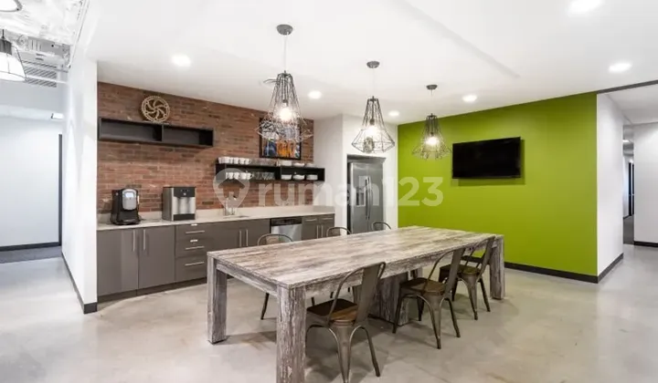 Pesan tempat di area coworking reservasi atau hot desk di Regus Equity Tower_Co-Working Pesan tempat di area coworking reservasi atau hot desk di Regus Equity Tower_Co-Working