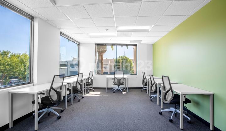 Singgah, bekerja, dan berkolaborasi di ruang rapat profesional di Regus The Energy Building_EL (Entire Location) Singgah, bekerja, dan berkolaborasi di ruang rapat profesional di Regus The Energy Building_EL (Entire Location)