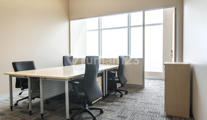 Ruang kantor profesional di Regus Equity Tower dengan jangka waktu yang sepenuhnya fleksibel_3 Workstations Office
