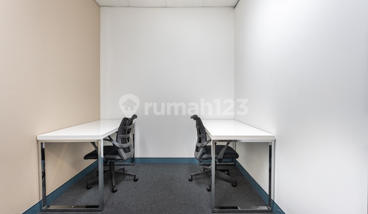 Private office space tailored to your business's unique needs at HQ HQuarters_3 Workstations Office. Private office space tailored to your business's unique needs at HQ HQuarters_3 Workstations Office.