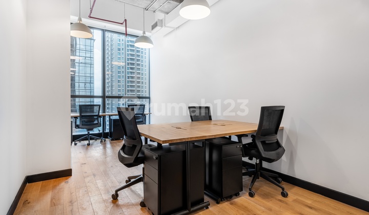 Ruang kantor pribadi berlayanan lengkap untuk Anda dan tim di Signature Revenue Tower_2 Workstations Office