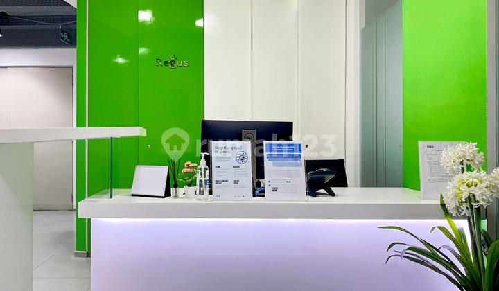 Akses satu harga ke ruang kantor profesional untuk 3 orang di Regus Menara Asia Afrika_3 Workstations Office