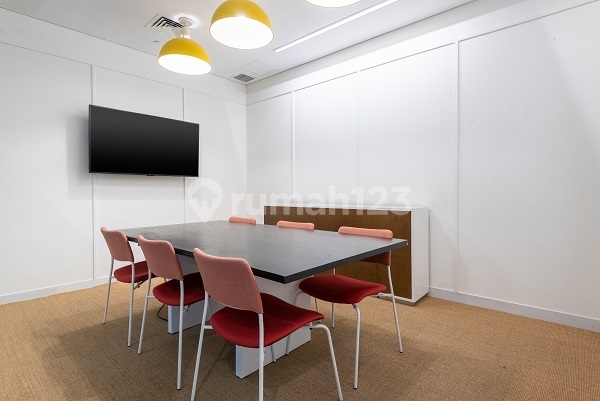 Private office space tailored to your business's unique needs at Signature Revenue Tower_3 Workstations Office.