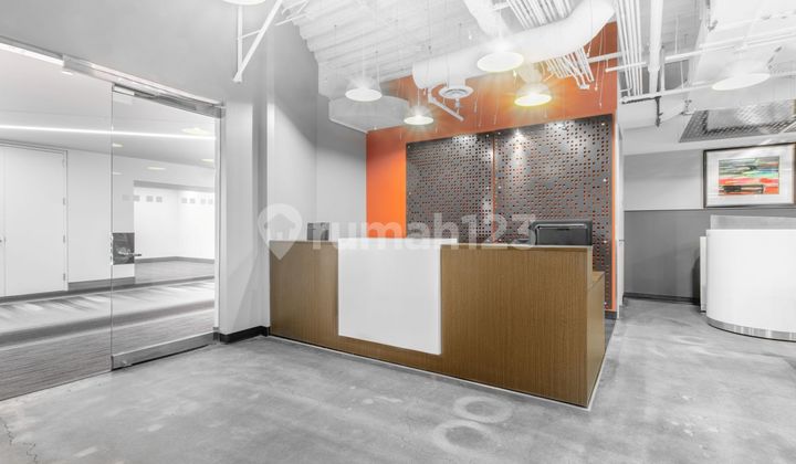 Professional Office Space at Regus Renon Landmark with Fully Flexible Terms_2 Workstations Office