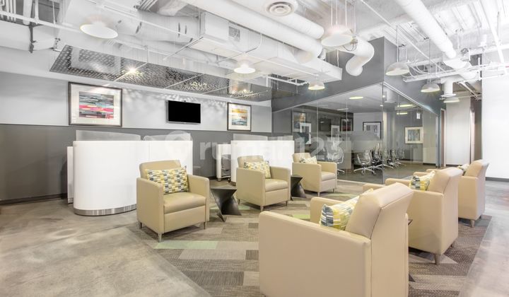 Ruang kantor pribadi berlayanan lengkap untuk Anda dan tim di Regus Pakuwon Centre_2 Workstations Office 4