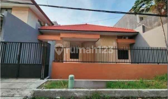RUMAH 1 LANTAI BANGUNAN BARU SIAP HUNI LOKASI STRATEGIS DI MANYAR TIRTOMOYO