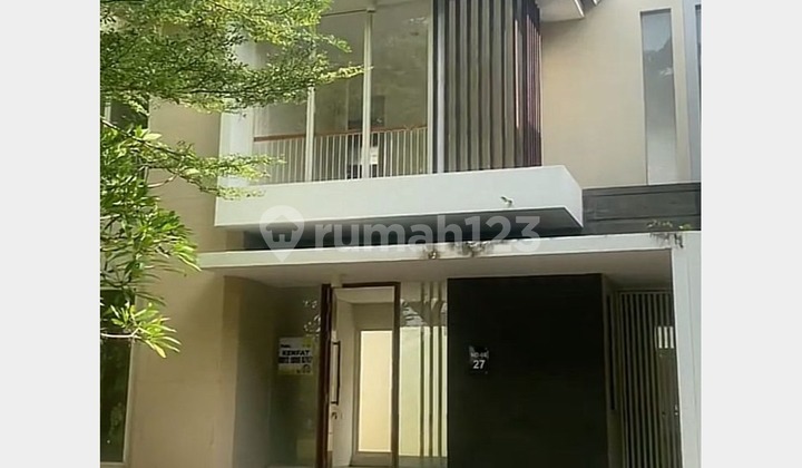 Rumah 2 Lantai View Danau Northwest Park Citraland Surabaya