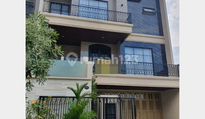Rumah Mewah Siap Huni Full Furnished dengan Pool di North Emerald Mansion Citraland Surabaya