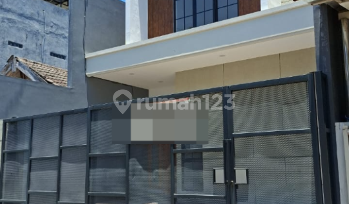 2-STORY SCANDINAVIAN-STYLE HOUSE READY TO OCCUPY, STRATEGIC LOCATION WITH EASY ACCESS, IN THE SERENE RUNKUT ASRI AREA OF CENTRAL SURABAYA. 1
