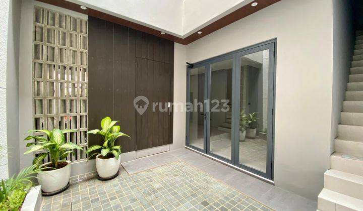 Rumah Baru 3 Lantai di Kawasan Elit Pondok Indah Jakarta Selatan 1