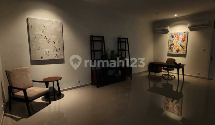 Dijual Rumah Mewah Siap Huni di Intercon Kebon Jeruk 2