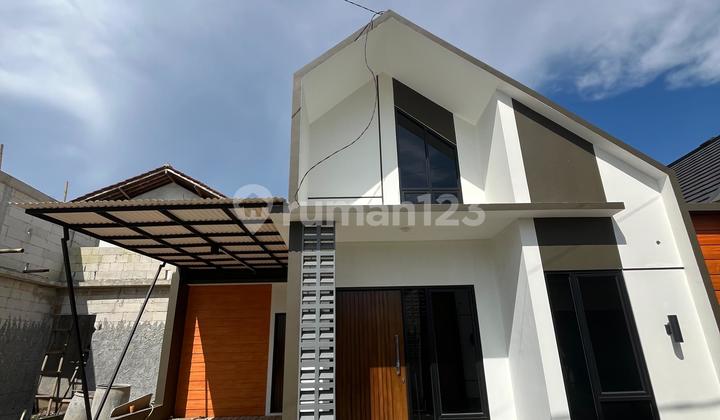 Rumah modern scandinavian pinggir jalan utama 1