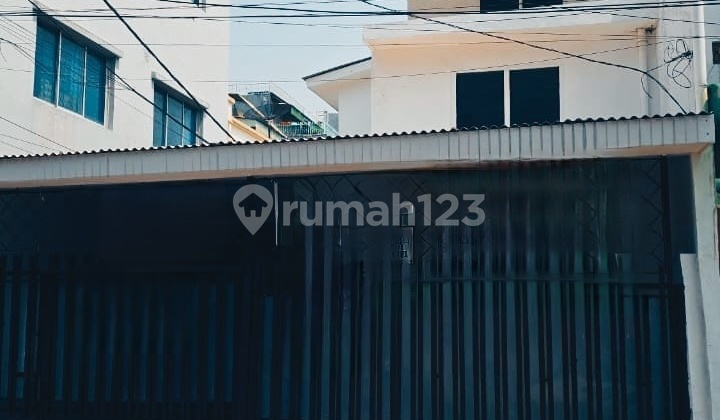 Rumah 2,5 Lantai Baru Selesai Renovasi Total Harga Dibawah NJOP