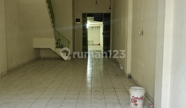 Ruko for Rent at Jembatan Lima, Land Area 162, Busy Location, Business-Friendly, Definitely Accessible, Flood-Free 2