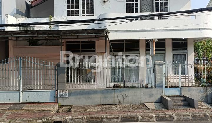 RUMAH HOEK PINGGIR JALAN RAYA STRATEGIS BEBAS BANJIR DI JAMIN