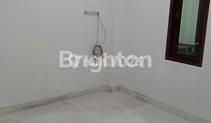 RUMAH DI JELAMBAR BEBAS BANJIR TENANG, NYAMAN, STRATEGIS,100% SUDAH RENOVASI 2