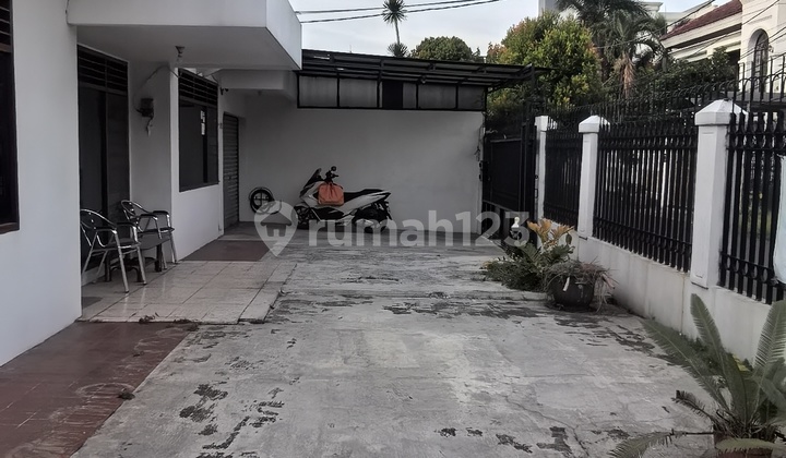 Huk House in the Elite Kedoya Area Old Rich People's Model House 2