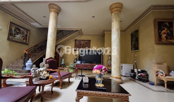 RUMAH MEWAH MENAWAN DI JELAMBAR BEBAS BANJIR HIDUP TENANG