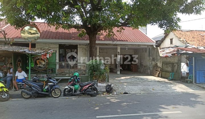 Gudang Pinggir Jalan Raya  2