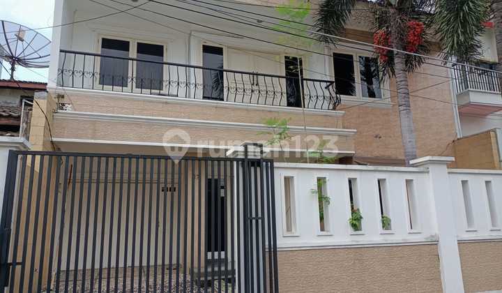 Dijual Rumah Row Jalan 2 Mobil Siap Huni