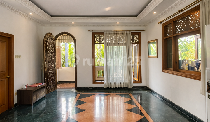 Rumah Hunian Luas & Strategis di Tanjung Barat Jakarta Selatan Rumah Hunian Luas & Strategis di Tanjung Barat Jakarta Selatan