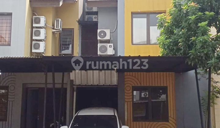 2.5-Story Boarding House Rental Income +/- 10 Million Neat Clean Strategic Location Flood-Free Ready to Continue Boarding Business 2