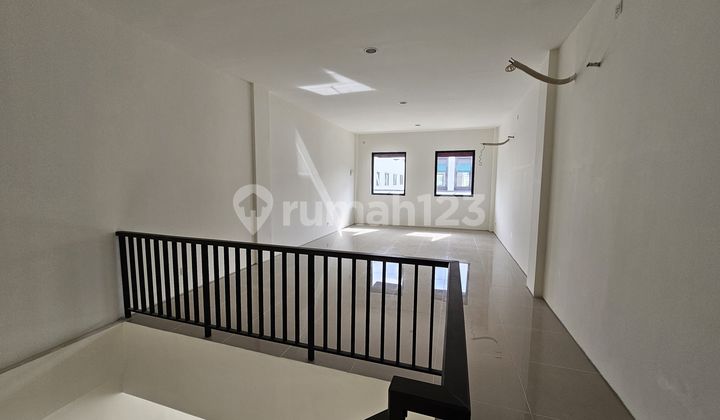 Quick Sale 3-Story Shop House in BSD Business Center Ready to Occupy Flood-Free Location Near Gading Serpong Northdridge BSD Shop House 1