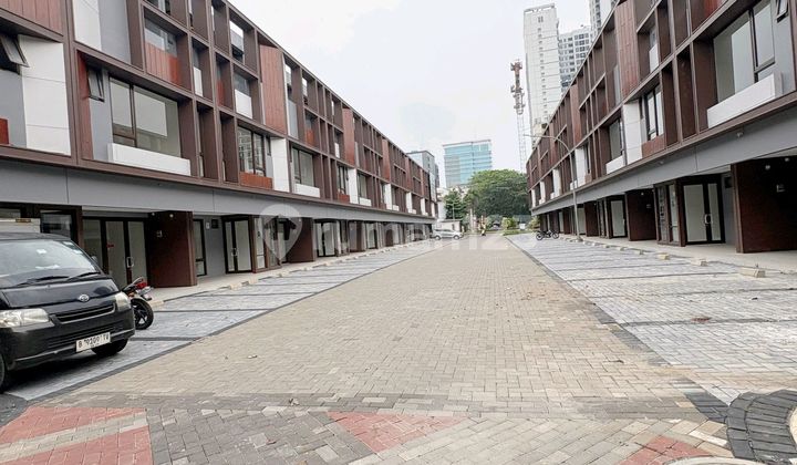 Virginia Arcade Brand New Shophouse, City Center Location, Flood-Free, Toll Access, Near BSD Business Center. Virginia Arcade Brand New Shophouse, City Center Location, Flood-Free, Toll Access, Near BSD Business Center.