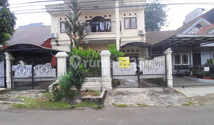 Cocok untuk Tempat Kost / Guest House / Keluarga Besar Rumah 2 Lantai Lokasi Strategis Bebas Banjir Lingkungan Nyaman SHM Bsd Cocok untuk Tempat Kost / Guest House / Keluarga Besar Rumah 2 Lantai Lokasi Strategis Bebas Banjir Lingkungan Nyaman SHM Bsd