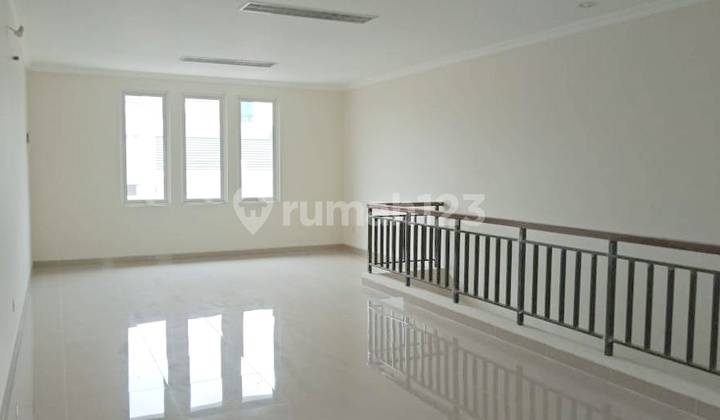 Edison 3-Story Shop House Ready to Occupied Strategic Location Flood-Free Gading Serpong 2