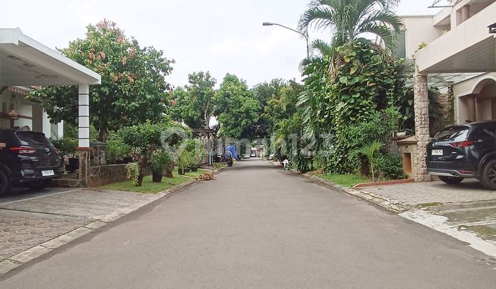 Sell Fast and Cheap House Graha Raya Central Activity Strategic Location Safe Quiet Comfortable Green One Gate System Flood Free SHM South Tangerang 2