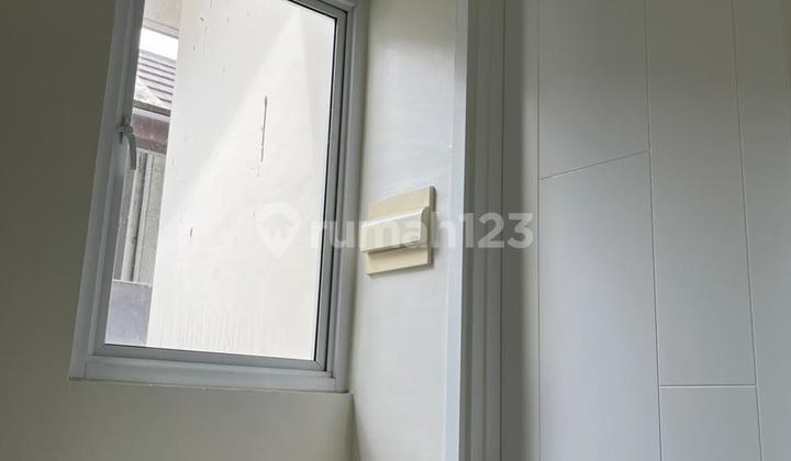 Rumah Dekat Danau Tempat Ibadah Strategis Aman Nyaman Bebas Banjir 2 Lantai Vanya Park BSD