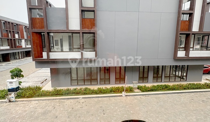 Virginia Arcade Brand New Shophouse, City Center Location, Flood-Free, Toll Access, Near BSD Business Center. Virginia Arcade Brand New Shophouse, City Center Location, Flood-Free, Toll Access, Near BSD Business Center.