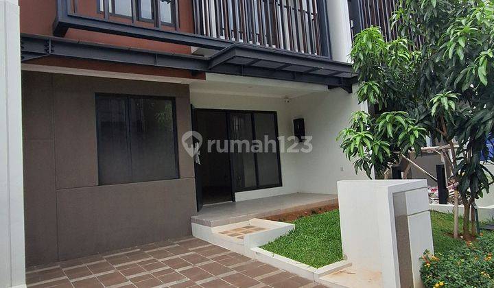 Leonora Dengan Attic Room Jual Rugi di Gading Serpong  1