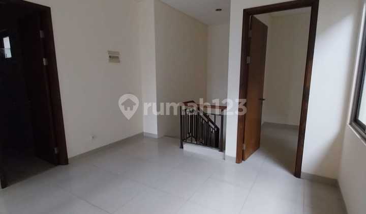 Rumah Rapi Siap Huni di Greenwich BSD City Tangerang Rumah Rapi Siap Huni di Greenwich BSD City Tangerang