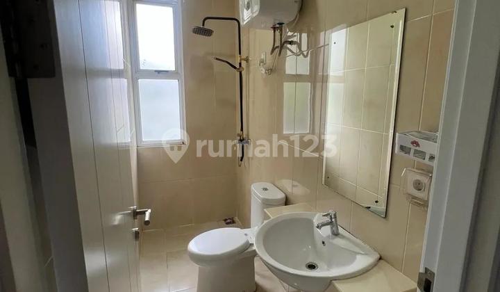 Dijual Rumah Rapi Semi Furnished di Greenwich BSD City 2