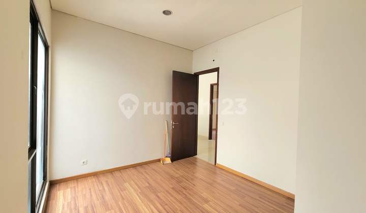 Spacious House at The Eminent BSD, Facing the Park Cluster in BSD City. 2