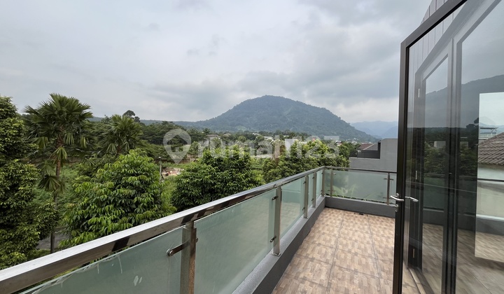 Disewakan Rumah Furnished dengan Kolam Renang Pemandangan Gunung di Sentul City Bogor