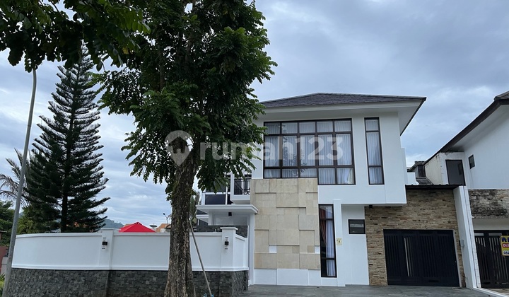 Rumah Posisi Hook, Furnished, Siap Huni dengan Kolam Renang City Bogor 2