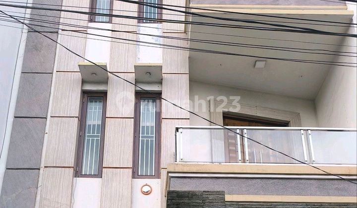 Di Jual Rumah Jelambar Bni 3,5 Lantai Atap Rooftop 8X22 Rumah Masih Bagus dan Terawat Siap Huni Lokasi Dalam Kompleks Bni, Tubagus Angke Jelambar Jakarta Barat.#Hamdan Di Jual Rumah Jelambar Bni 3,5 Lantai Atap Rooftop 8X22 Rumah Masih Bagus dan Terawat Siap Huni Lokasi Dalam Kompleks Bni, Tubagus Angke Jelambar Jakarta Barat.#Hamdan