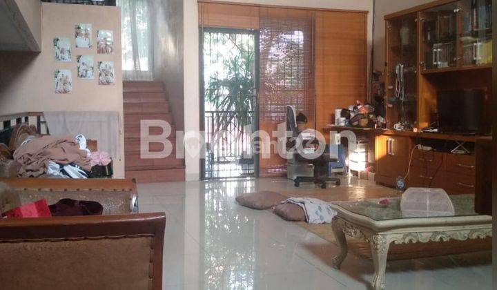ruang tamu rumah perum budi agung tanah